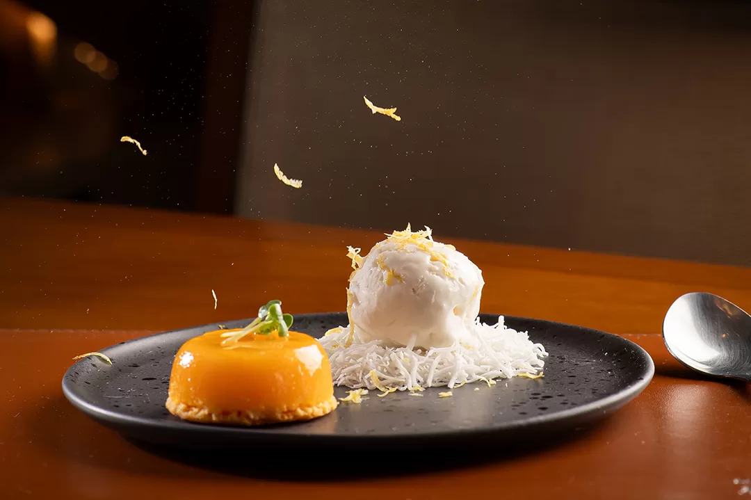 Petit gateau com sorbet de maracujá